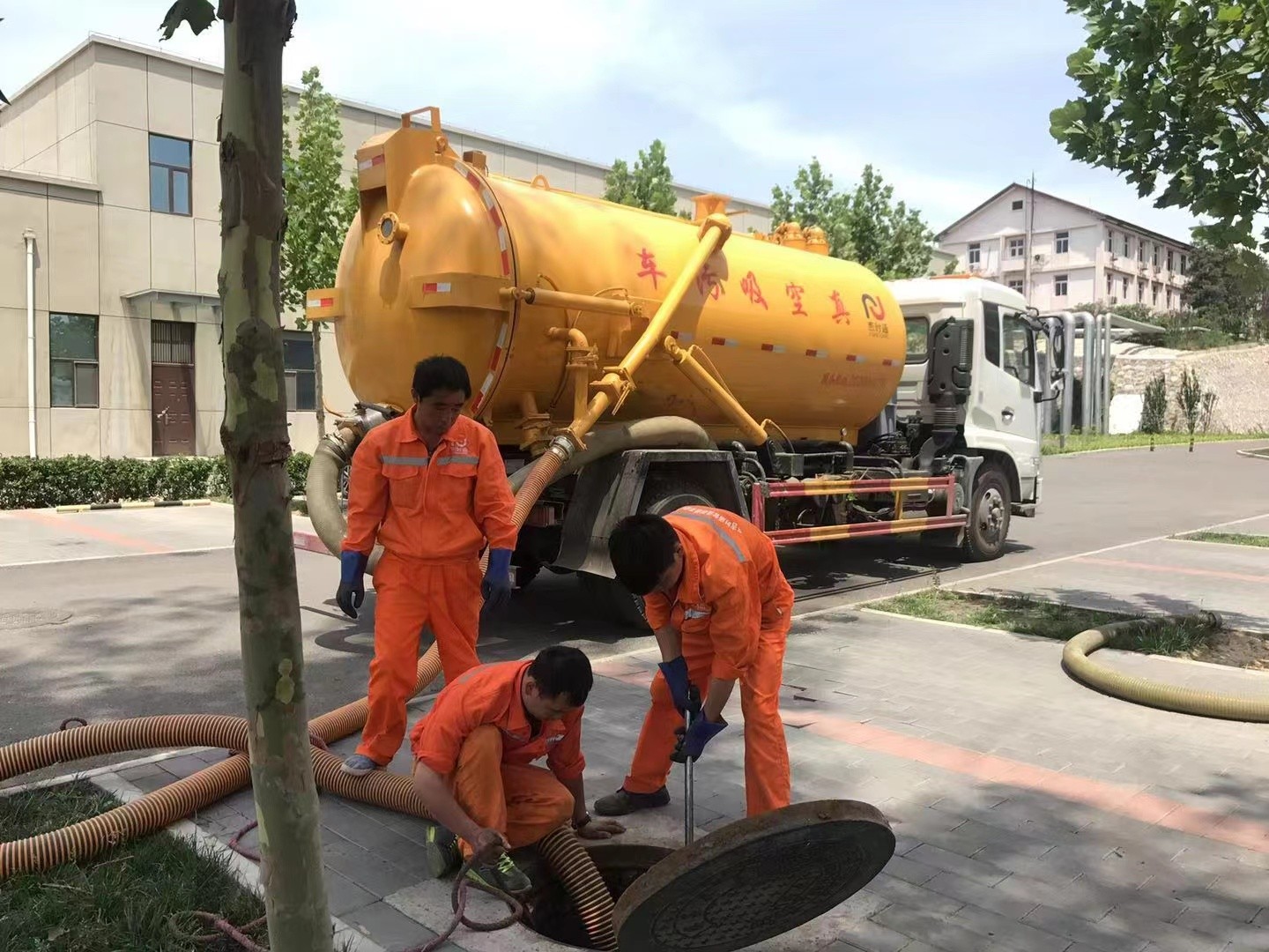 维西化粪池清理与5-8吨吸粪车施工效率分析